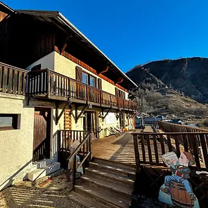 https://gite-lemparis.hotels-rhonealpes.com
