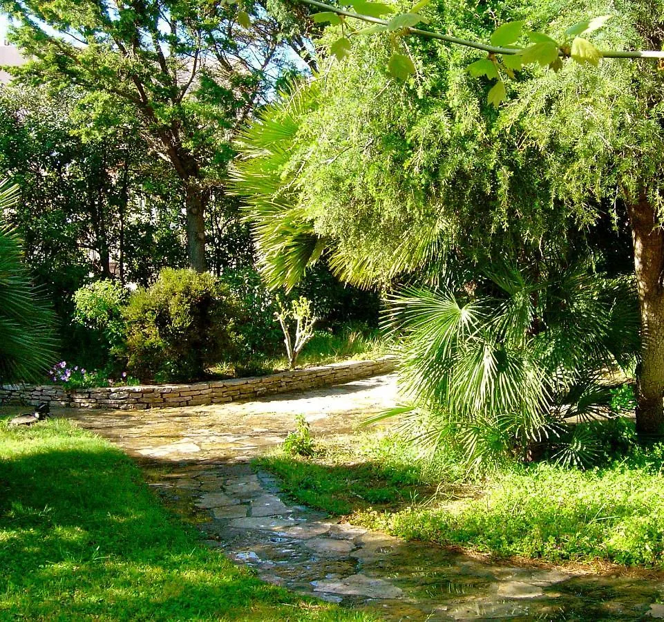 Villa Roka Six-Fours-les-Plages Bed & Breakfast
